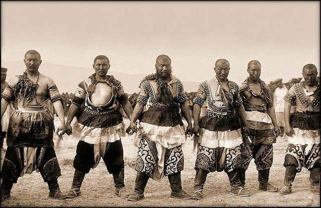 mongol_warriors_traditional_dress
