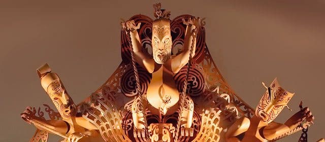 escultura maorí