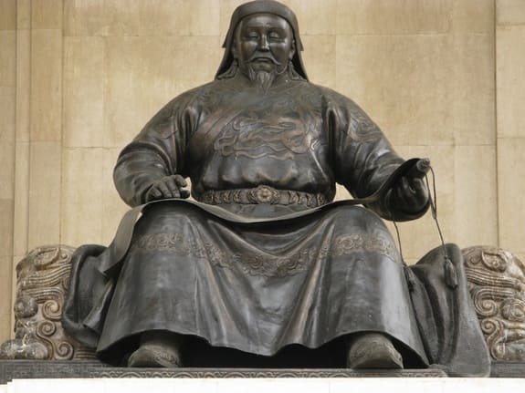 genghis-khan-statue-110208-01
