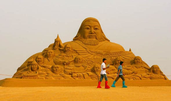 sand-sculpture-of-genghis-khan-319371